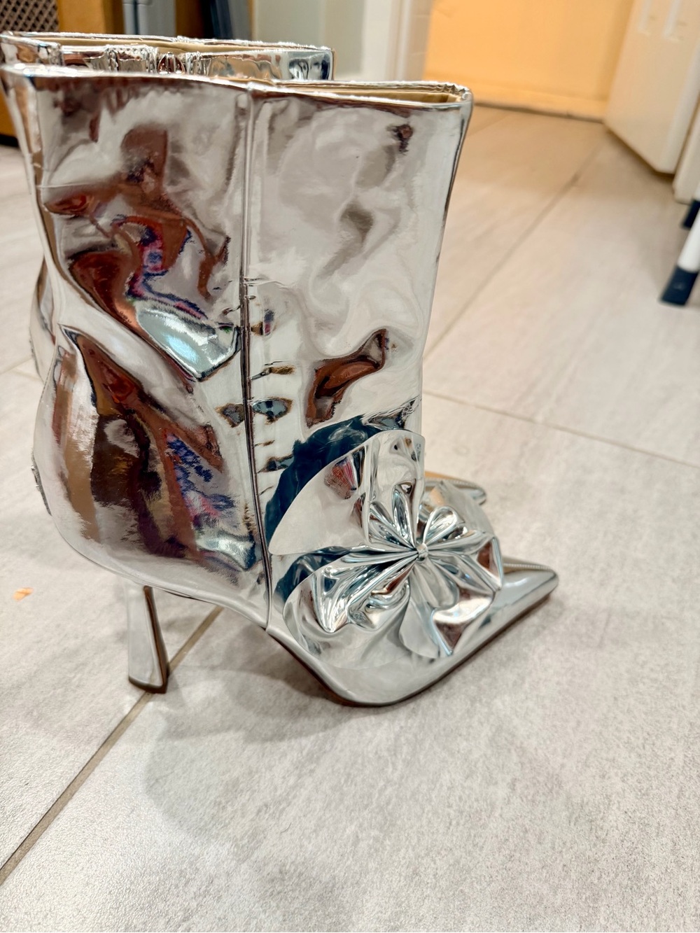 NIB Sam Edelman Metallic Silver Pointed-Toe Stiletto Ankle Bootie - SZ 10 - Picture 4 of 13